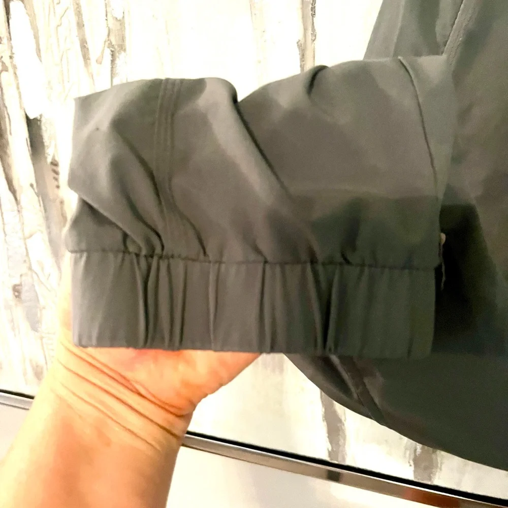 Athleta La Viva Capri Mid Rise Straight Leg Crop Athletic Pants Olive Green 4 - Picture 4 of 6